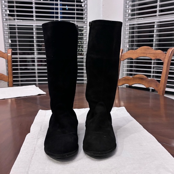 Stuart Weitzman Girls boots | Size 1 | Suede knee high boots - Picture 2 of 7